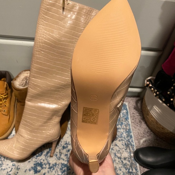 Knee-high high heel alligator skin boots - Picture 2 of 2